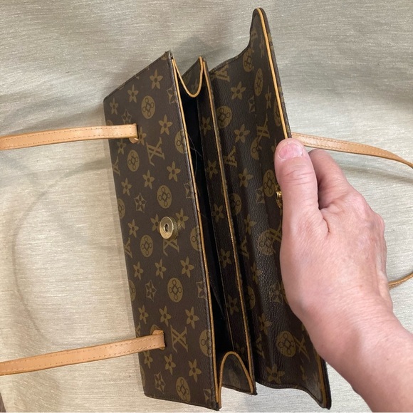 UNBRANDED Made in Mexico Little Baguette Style Shoulder Bag with Internal Pocket - Picture 5 of 12